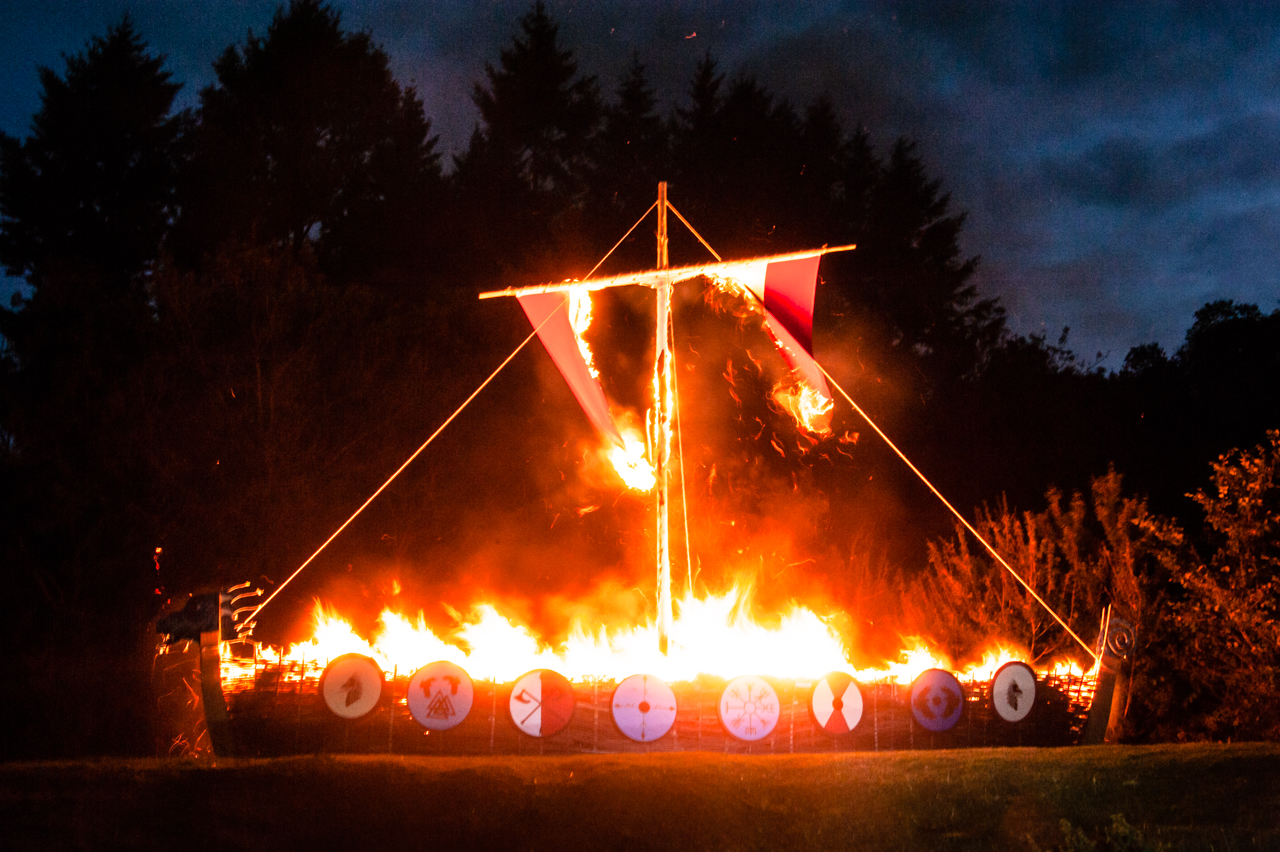 the-viking-boat-burn-butser-plus